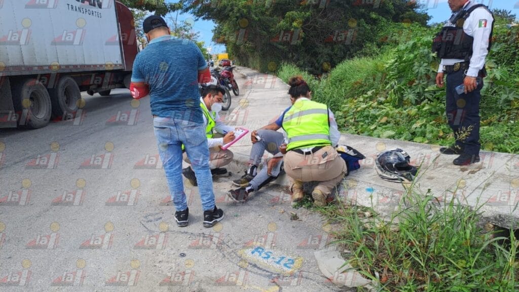 Motociclista esquiva a perro y termina en choque sobre la Héroe de Nacozari