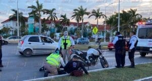 Motociclista termina con fractura tras derrape en el Malecón