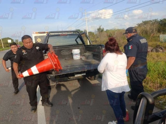 Pareja lesionada tras aparatosa volcadura en la Mérida-Tizimín