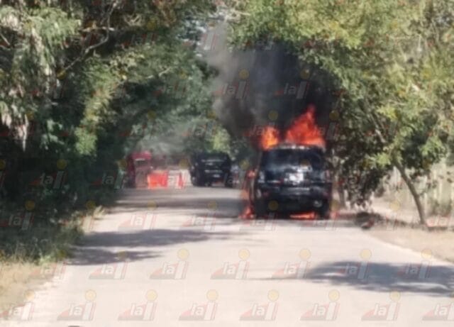 Por un cortocircuito, incendio consume camioneta en Buctzotz