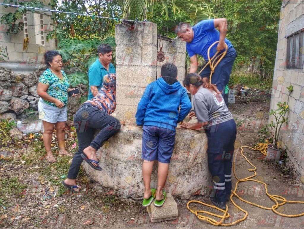 Rescatan a perro de pozo de 12 metros en Tanyá