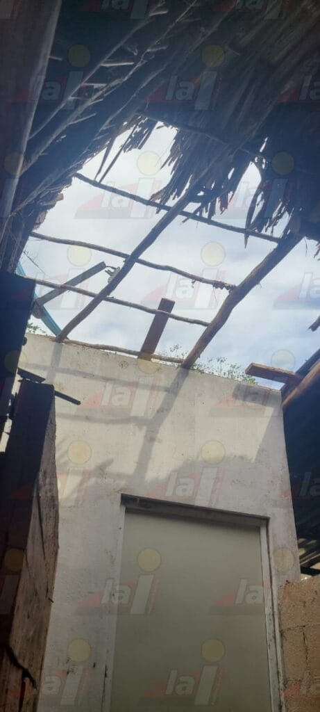 Se cae de su techo de huano y se lesiona de gravedad en Tizimín