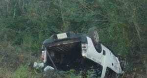 Tras dormitar, causa volcadura y se da a la fuga en la Motul-Cansahcab