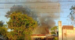 Voraz incendio consume vivienda de techo de huano en Ticul