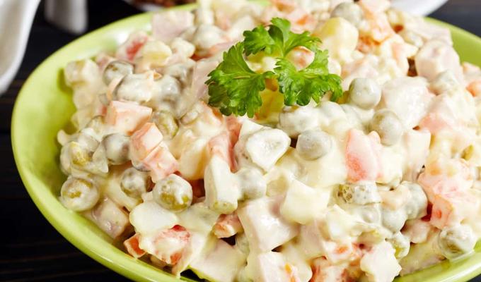 Deliciosa Ensalada Rusa de Pollo: Una Receta Refrescante para Disfrutar en  Cualquier Época del Año