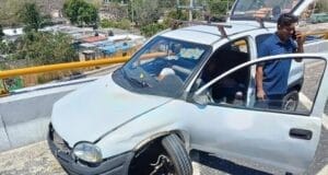 vehículo muro de contención carretera Mérida-progreso