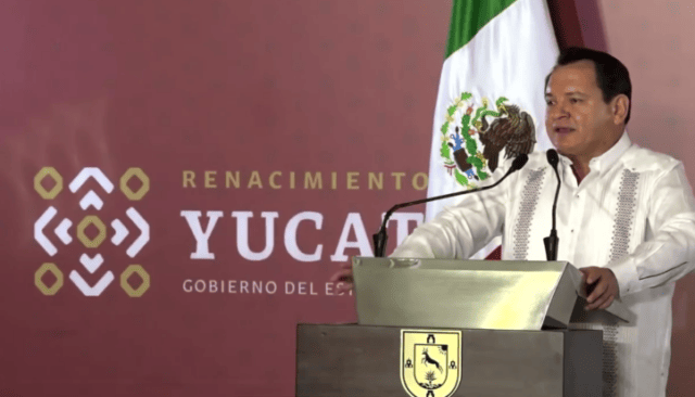 Primera conferencia e prensa de Huacho Díaz Mena