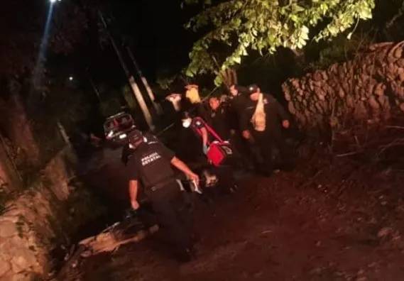 Fallece motociclista al intentar huir