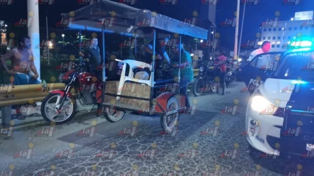 hombre volcadura mototaxi avenida de cuatro carriles