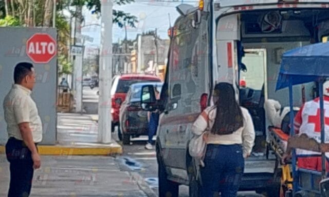 Mujer va a parar al hospital de Calkiní tras rodar por las escaleras de su trabajo