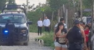 Mecánico es burralmente aplastado por un auto en su deshuesadero: no sobrevivió