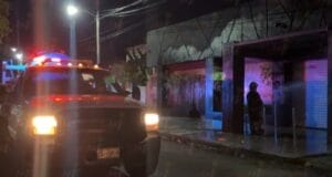 Antro de Ciudad del Carmen es invadido por las llamas: unos sujetos lo habían bañado con gasolina