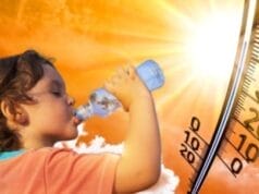 ¿Cuánta agua debes tomar durante una ola de calor para evitar un golpe de calor?