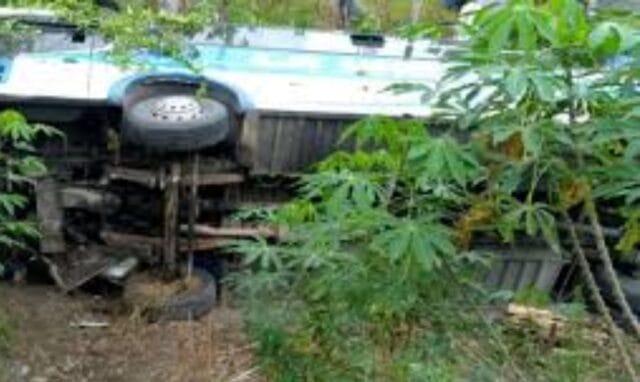 Fatal accidente en Ecuador: joven pierde ambas piernas tras volcadura de autobús