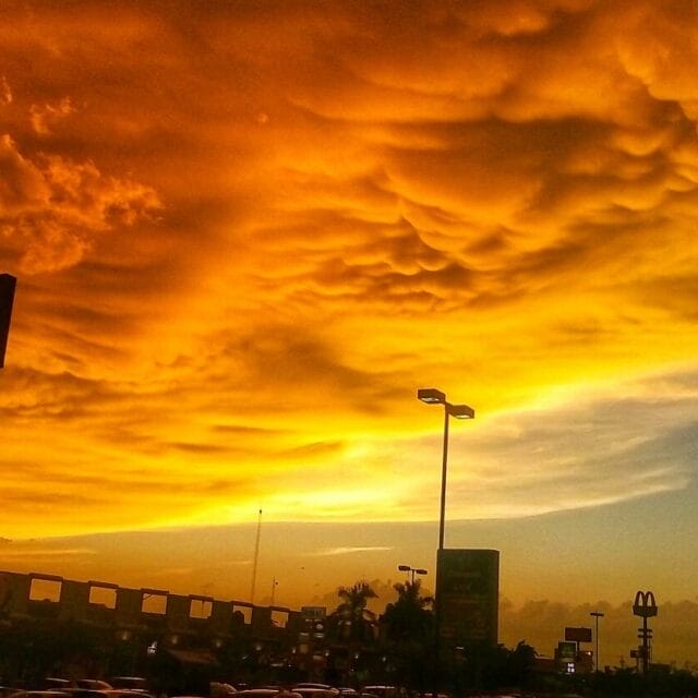 atardecer-mérida-tonos-rojos-contexto-polvo-del-sahara01