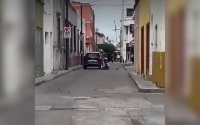 Conductor atropelló a policía de tránsito en Celaya para evitar una multa (VIDEO FUERTE) atropelló a policía de tránsito