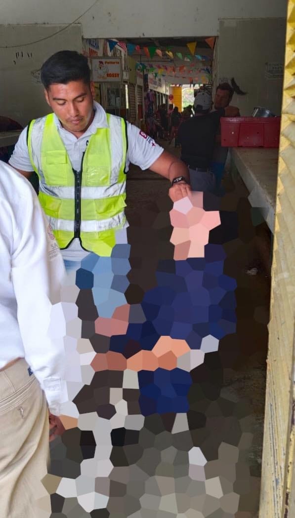 cobradores colombianos golpean a hombre