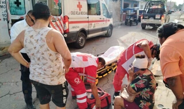 Abuelita termina con lesión en la cabeza tras presunto choque con motocicleta en Calkiní