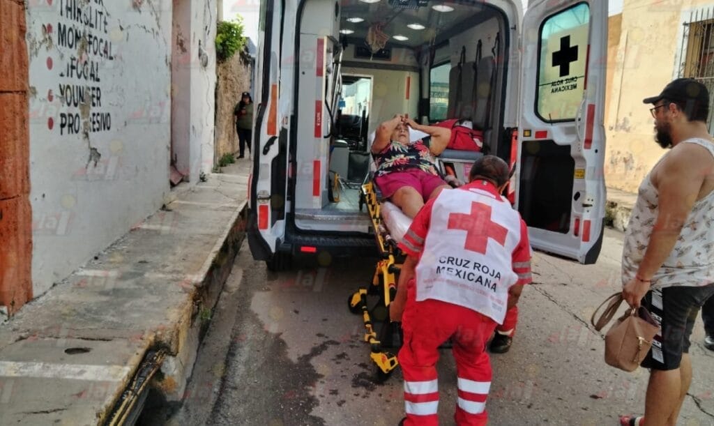 Abuelita termina con lesión en la cabeza tras presunto choque con motocicleta en Calkiní