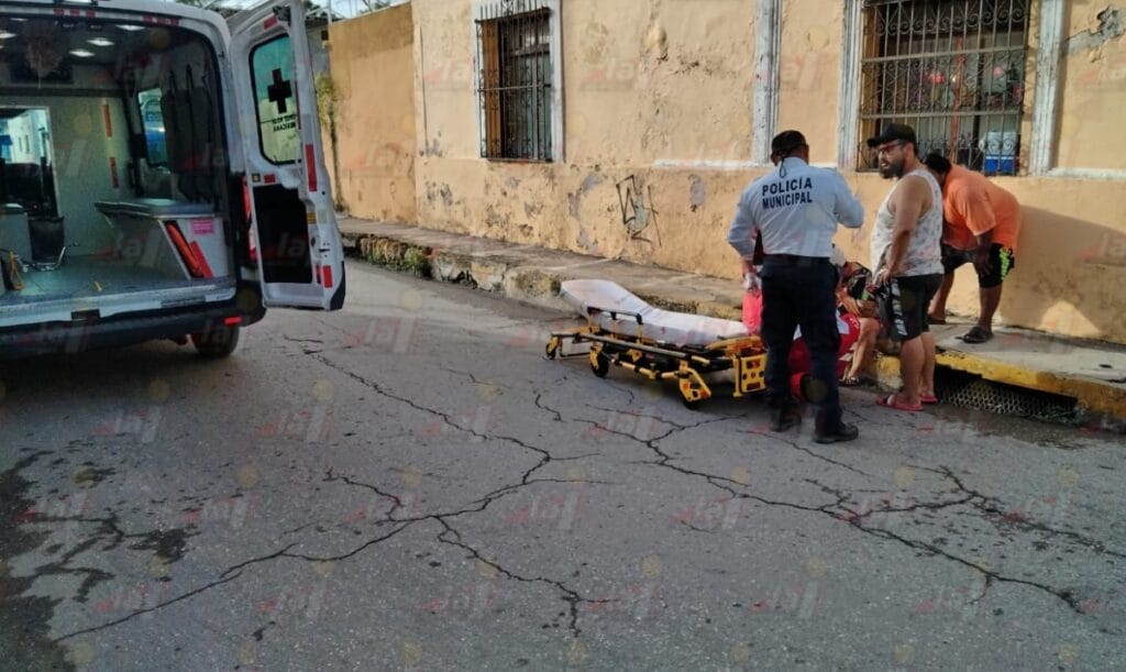Abuelita termina con lesión en la cabeza tras presunto choque con motocicleta en Calkiní