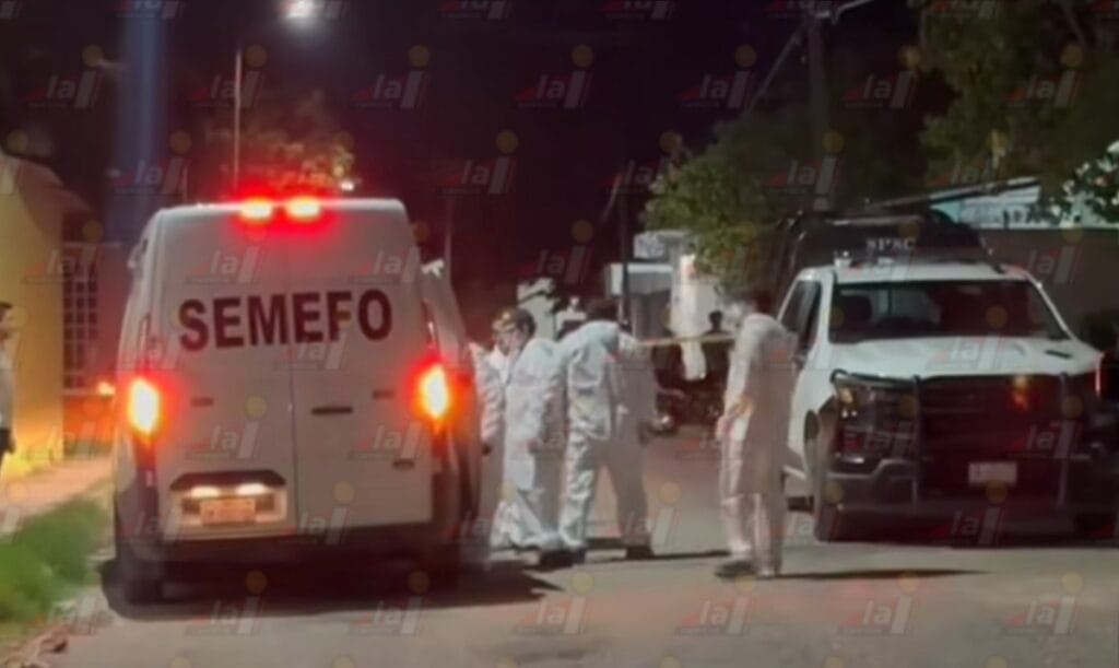 Joven encuentra a su madre sin vida y con signos de violencia dentro de su baño