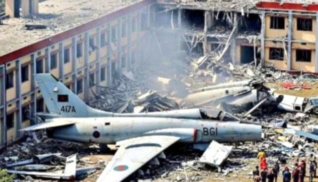 Avión militar se estrella contra escuela en Bangladesh: 20 muertos y más de 160 heridos (VIDEO) Avión militar se estrella contra escuela en Bangladesh: 20 muertos y más de 160 heridos (VIDEO)