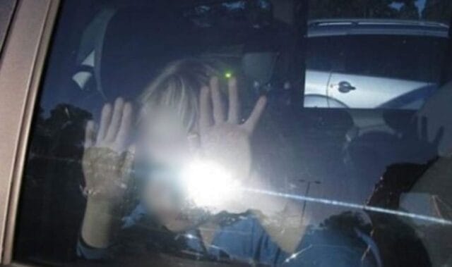 Muere niño de dos años por el calor tras quedar atrapado en un auto, su padre se fue a trabajar y lo olvidó Muere niño de dos años por el calor tras quedar atrapado en un auto, su padre se fue a trabajar y lo olvidó