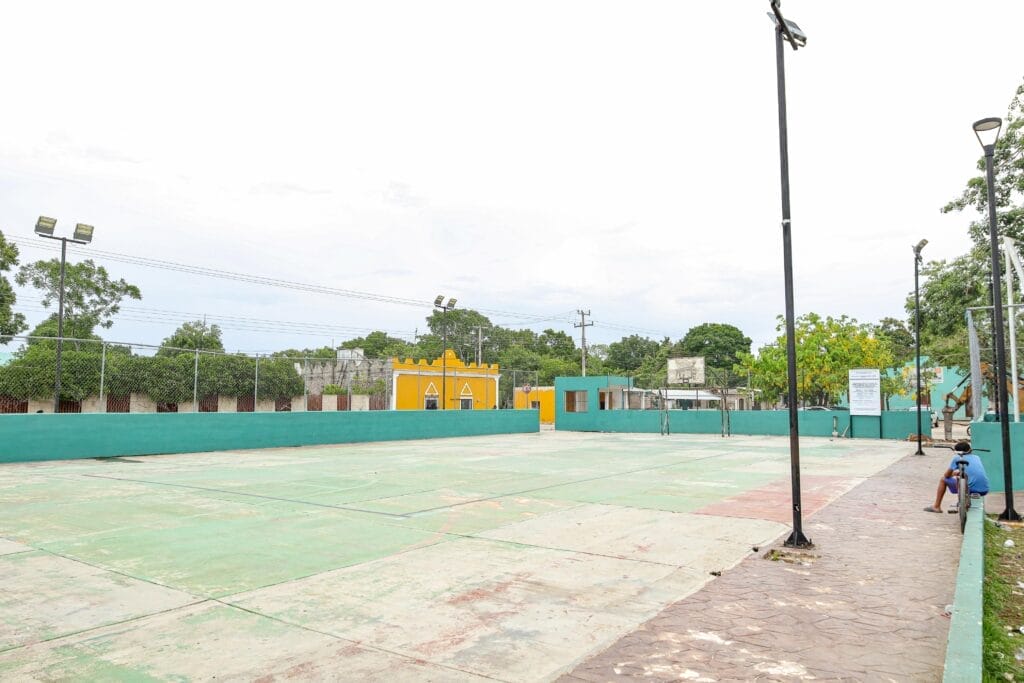 Más infraestructura para Xocén: Ayuntamiento arranca construcción de domo y mejora vial
