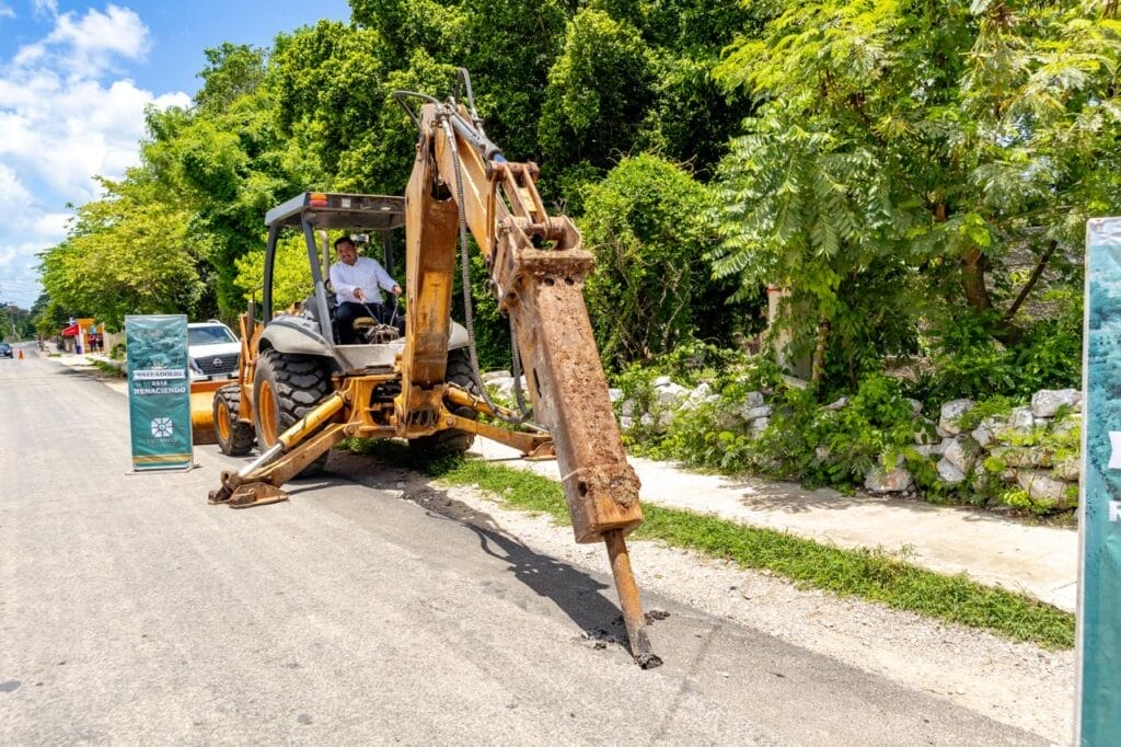 Valladolid invierte más de seis millones de pesos en infraestructura educativa y vial en Tesoco