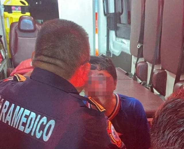 Lo descubrieron tocándose frente a una mujer y terminó brutalmente golpeado en Ciudad Caucel Lo descubrieron tocándose frente a una mujer y terminó brutalmente golpeado en Ciudad Caucel