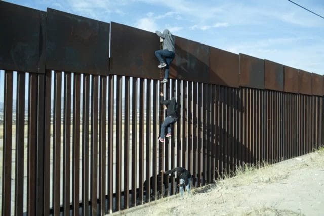 Estados Unidos pintará muro fronterizo de negro para elevar temperatura e impedir que migrantes lo salten