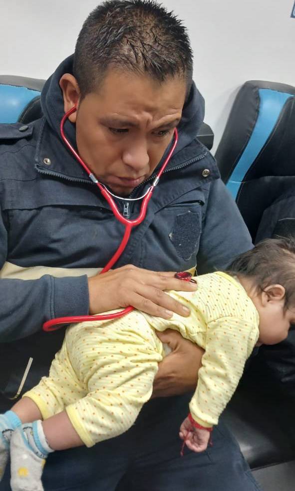 Bebito de tres meses es abandonado en plena calle Bebito de tres meses es abandonado en plena calle