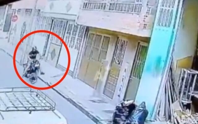 Motociclista fuga atropellar niño