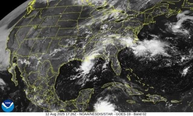 Llega una nueva onda tropical y continúan las lluvias en la península