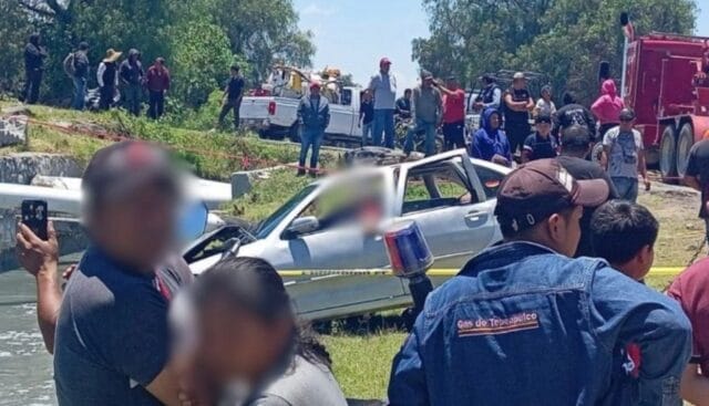 Familia cae a canal: adolescente sobrevive, mueren sus abuelos y buscan a su hermanito