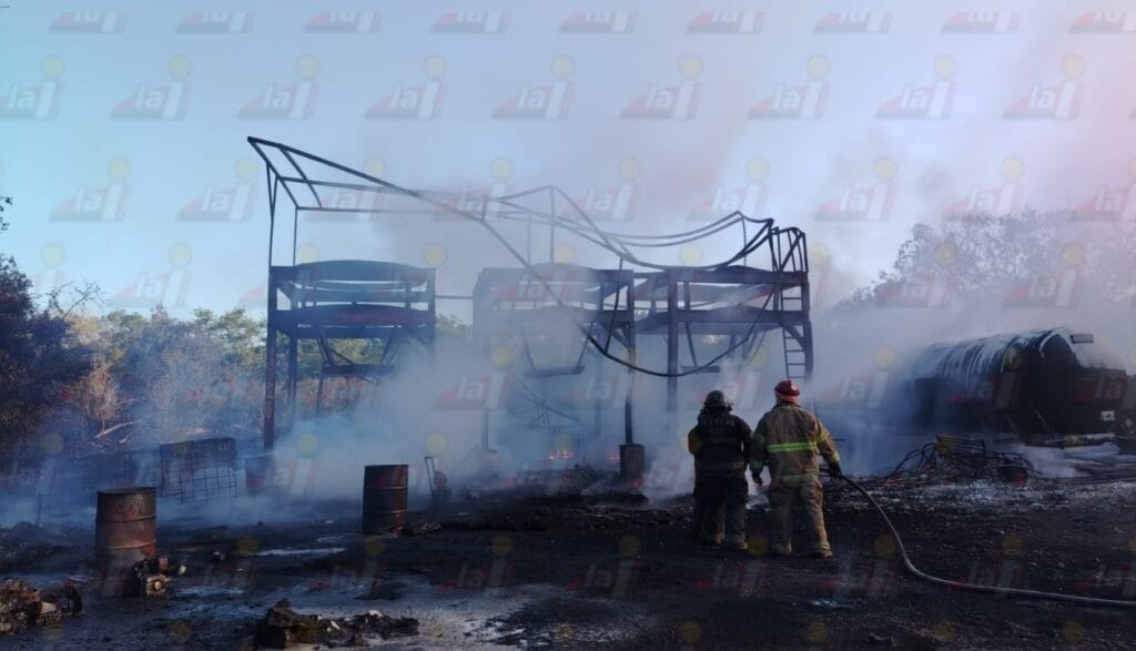 Bodega de aceites estalla en llamas en Umán: un trabajador resultó con quemaduras 