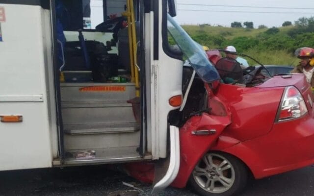 Choque entre automóvil y camión de pasajeros en Veracruz deja cinco fallecidos, tres eran menores de edad choque automóvil camión de pasajeros Veracruz fallecidos