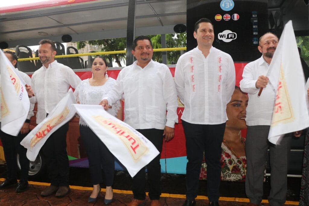 Lanzamiento de nueva unidad de Turibus en Valladolid