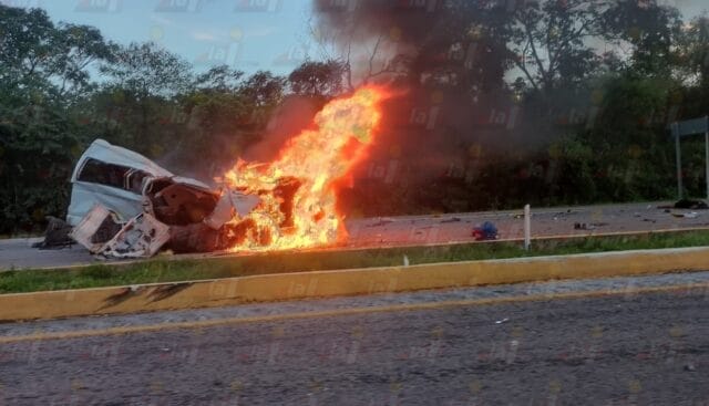 TRÁGICO CHOQUE EN LA CARRETERA MÉRIDA–CAMPECHE DEJA 11 MUERTOS