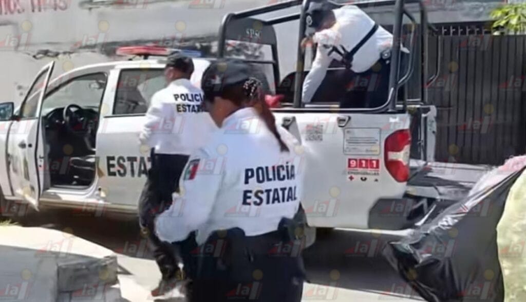 Hombre agresivo amenaza a policías en Santa Ana: terminó siendo detenido