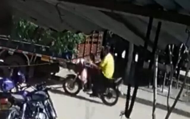 Niña de 5 años falleció en Aguachica tras accidente en motocicleta sin casco (VIDEO MUY FUERTE) accidente motocicleta sin casco