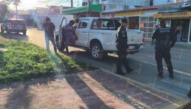 Mujer termina en el hospital tras ser arrollada por una camioneta en la avenida José López Portillo