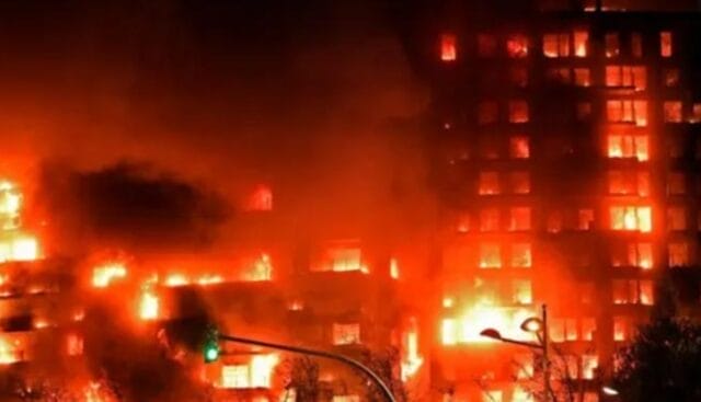 Mujer provoca un incendio al intentar matar una cucaracha: su vecina perdió la vida