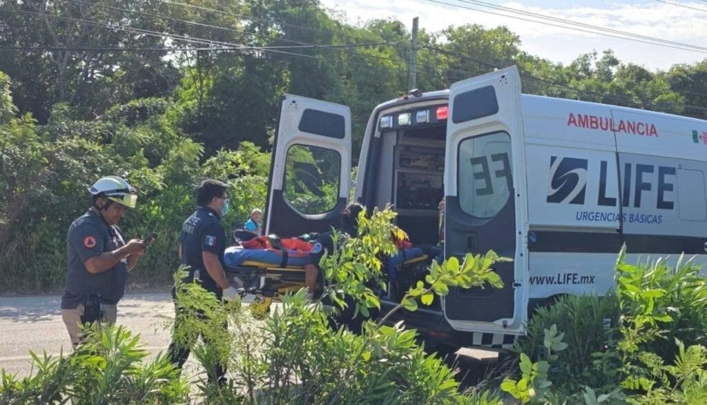 Trágico accidente en la carretera Tulum–Akumal deja una mujer fallecida y varios lesionados