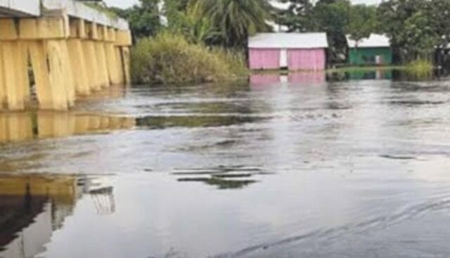 Hallan cuerpo con signos de violencia en el río Candelaria; FGECAM abre investigación