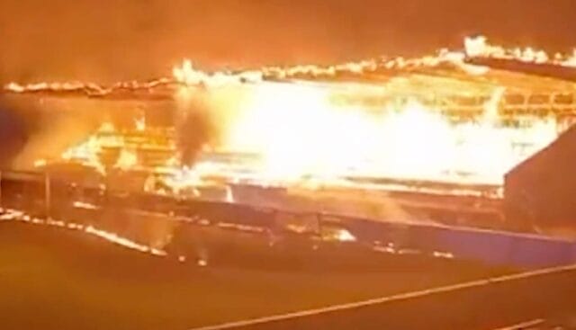Adolescentes incendian tribuna de estadio tras perder e irse a descenso a segunda división