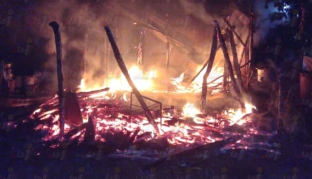 Hombre intoxicado incendia la casa de su padre tras discusión familiar en Tizimín