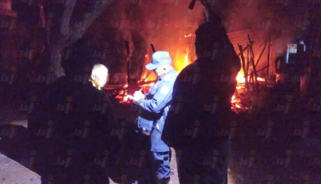 Hombre intoxicado incendia la casa de su padre tras discusión familiar en Tizimín