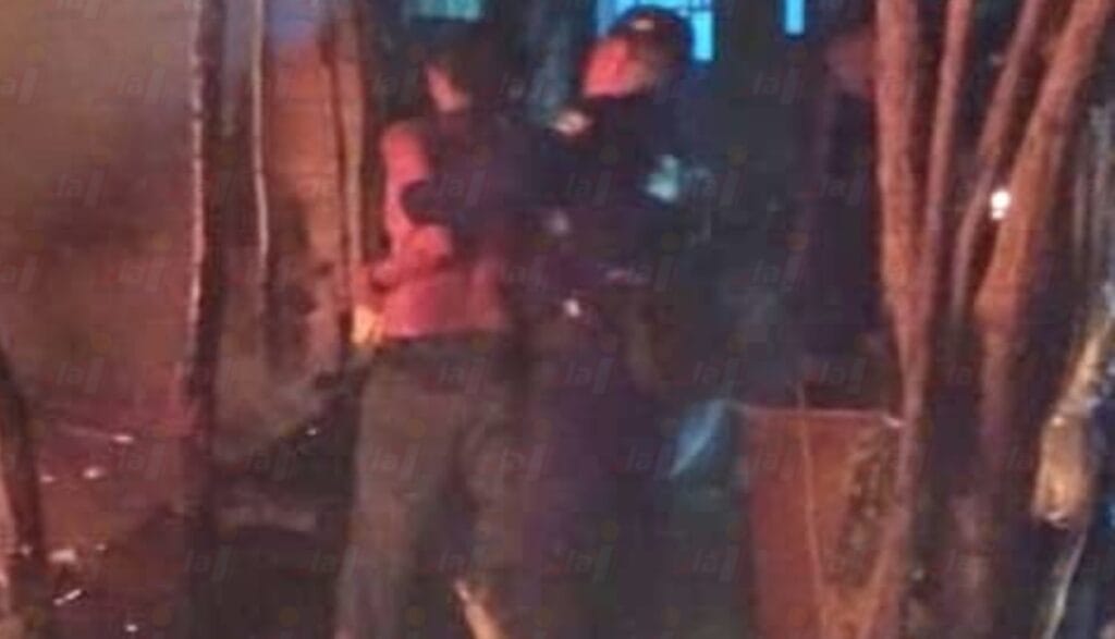 Hombre intoxicado incendia la casa de su padre tras discusión familiar en Tizimín