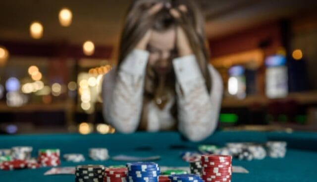 Mujer encargada de graduación escolar de su hijo pierde el dinero recaudado en el casino
